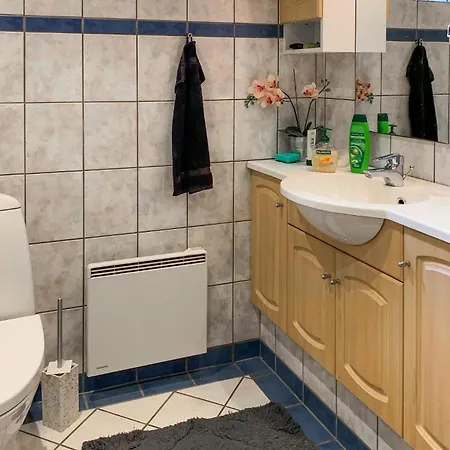 בית נופש Three Bedroom Cozy In